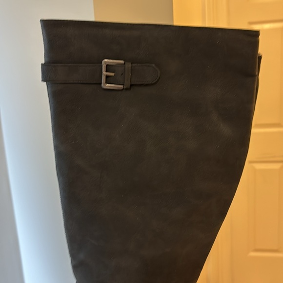 Tall wedge boots, never worn - Picture 4 of 7